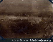 Überblick über Middelkerke bei Nacht mit Blick auf Häuser und Landschaft