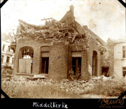 Zerstörtes Gebäude in Middelkerke nach militärischem Konflikt im frühen 20. Jahrhundert