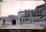 Strandansicht von Westende mit Strandkörben und Badegästen während der Zeit der Kriege