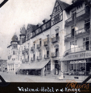 Historisches Westend-Hotel in der Nähe des Krieges mit kunstvollen Architekturmerkmalen