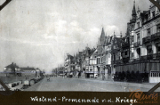 Westend-Promenade mit historischen Gebäuden und ruhiger Atmosphäre am Meer