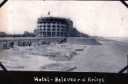 Hotel Bellevue am Strand während der Kriegsjahre mit ausgedehntem Küstenbereich