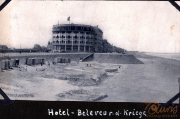 Hotel Bellevue am Strand während der Kriegsjahre mit ausgedehntem Küstenbereich