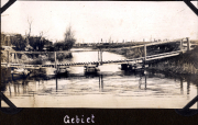 Brücke über einen Wasserlauf im Militärgebiet während des Ersten Weltkriegs