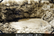 Granattrichter auf dem Schlachtfeld des Ersten Weltkriegs in Deutschland