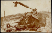 Zerstörte Artillerieposition nach einem Gefecht im Ersten Weltkrieg in den Schützengräben
