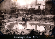 Stimmung eines Kriegsgebiets mit Soldat und Einschlagtrichter aus dem Ersten Weltkrieg