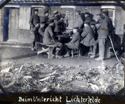 Soldaten im Unterricht in Lichterfelde während des Ersten Weltkriegs
