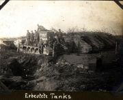 Erbeutete Tanks der Heeressektion während des Ersten Weltkriegs auf dem Schlachtfeld