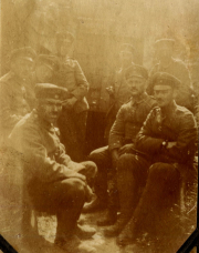 Truppe der Heeresabteilung in historischen Uniformen während des Ersten Weltkriegs