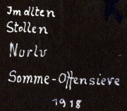 Detailansicht von Beschriftungen, die in einem Stollen während der Somme-Offensive 1918 entstanden sind