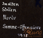 Detailansicht von Beschriftungen, die in einem Stollen während der Somme-Offensive 1918 entstanden sind