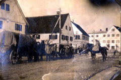 Historische Szene mit Pferdewagen und Reiter in einer ländlichen Umgebung der Heer-Abteilung
