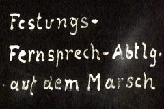 Festungsfernsprech-Abteilung unterwegs in der Natur während des Marsches