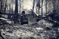 Fernspähtruppe im Einsatz im Wald bei St. Pierre im Winter