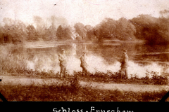 Spaziergang am Schloss Erneghem an einem ruhigen Tag am Wasser