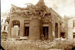 Zerstörtes Gebäude in Middelkerke nach militärischem Konflikt im frühen 20. Jahrhundert