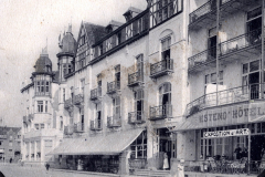 Historisches Westend-Hotel in der Nähe des Krieges mit kunstvollen Architekturmerkmalen