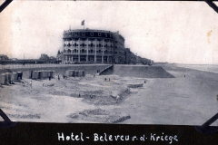 Hotel Bellevue am Strand während der Kriegsjahre mit ausgedehntem Küstenbereich