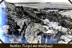 Rechter Flügel der Westfront mit Soldaten und Verteidigungsanlagen während des Ersten Weltkriegs