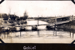 Brücke über einen Wasserlauf im Militärgebiet während des Ersten Weltkriegs