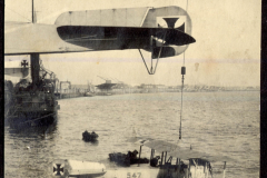 Historische Szene mit Wasserflugzeugen der Heer Luftwaffe in einem Hafen