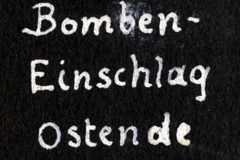 Bombeneinschlag in Ostende während des Zweiten Weltkriegs im Jahr 1944 dokumentiert