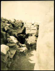 Soldaten in einem Schützengraben während des Ersten Weltkriegs im Jahr 1916