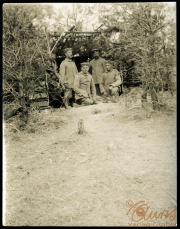 Soldaten der Heer in einer Waldlandschaft während des Ersten Weltkriegs