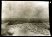 Blick auf die verschneite Landschaft vor dem Heer im Winter mit verminderter Sicht