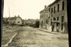 Zerstörte Straßen und Gebäude im Nachkriegsdeutschland während des Ersten Weltkriegs