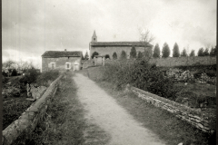 Historische Kirche in der Landschaft