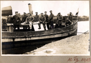 Offiziere am Schlepper im Ersten Weltkrieg