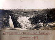 Vorgehende Infanterie auf Uransloy