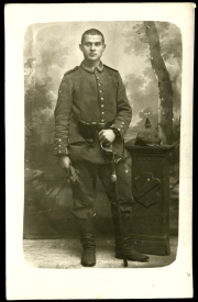 Korporal in Uniform des Ersten Weltkriegs
