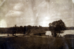 Historischer Bauernhof am See