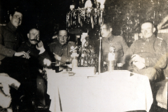 Gemeinsames Mahl von Offizieren im Ersten Weltkrieg