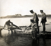 Offiziere des Reserve-Feldartillerie-Regiments Nr. 59 am Bootsausflug während Ersten Weltkrieg