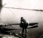 Soldaten am See während des Ersten Weltkriegs