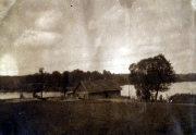 Historischer Bauernhof am See