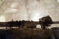Historischer Bauernhof am See