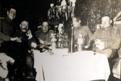 Gemeinsames Mahl von Offizieren im Ersten Weltkrieg