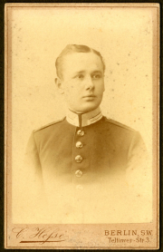 Porträt eines jungen Soldaten in Uniform aus Berlin in der späten 19. Jahrhundert
