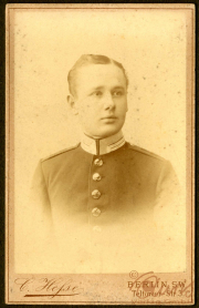 Porträt eines jungen Soldaten in Uniform aus Berlin in der späten 19. Jahrhundert