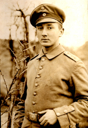 Soldat in Uniform der Deutschen Heer während des Ersten Weltkriegs