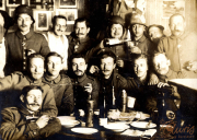 Soldaten der Heer gerechten im Jahr 1915 bei einer Feier in einem deutschen Wirtshaus