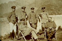 Gruppe von Soldaten der Heer im Gebirge während des Ersten Weltkriegs, entspannen in der Natur