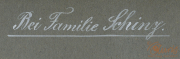 Handgeschriebenes Schild bei Familie Schiing zeigt traditionelle Gastfreundschaft in ländlicher Umgebung
