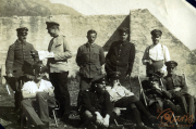 Gruppenbild von Soldaten der Heer in historischem Kontext