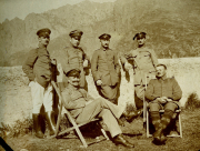 Gruppe von Soldaten der Heer im Gebirge während des Ersten Weltkriegs, entspannen in der Natur